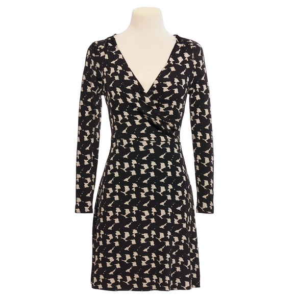 Ann Taylor Womens Sheath Dress Black Size XS Petite Surplice Long Sleeve Stretch - Picture 1 of 6
